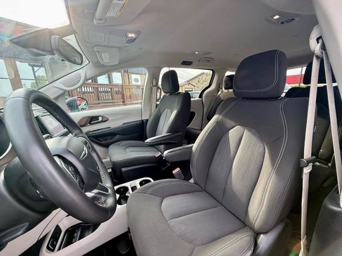 Used 2024 Chrysler Voyager LX FWD image 15
