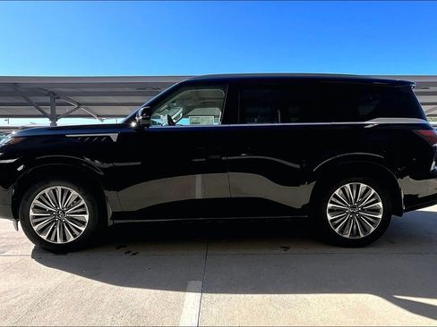 New 2026 INFINITI QX80 Luxe image 18
