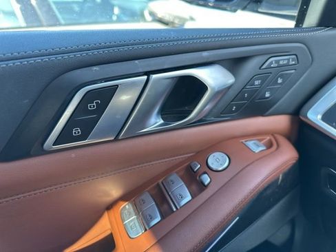Used 2025 BMW X7 M60i image 10