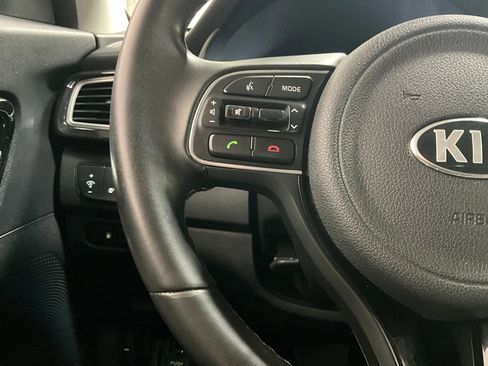 Used 2019 Kia Niro S Touring image 18