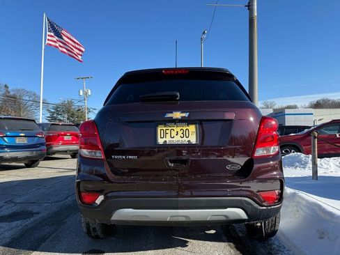 Used 2022 Chevrolet Trax LT w/ LT Convenience Package image 10