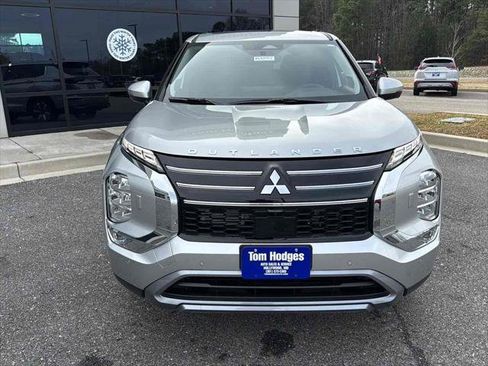 New 2026 Mitsubishi Outlander SE image 2