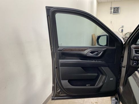 Used 2021 Chevrolet Tahoe Z71 w/ Z71 Signature Package image 16