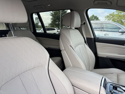 Used 2020 BMW X7 xDrive40i w/ Premium Package AWD/4WD image 34