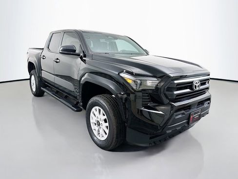 Used 2025 Toyota Tacoma SR image 3