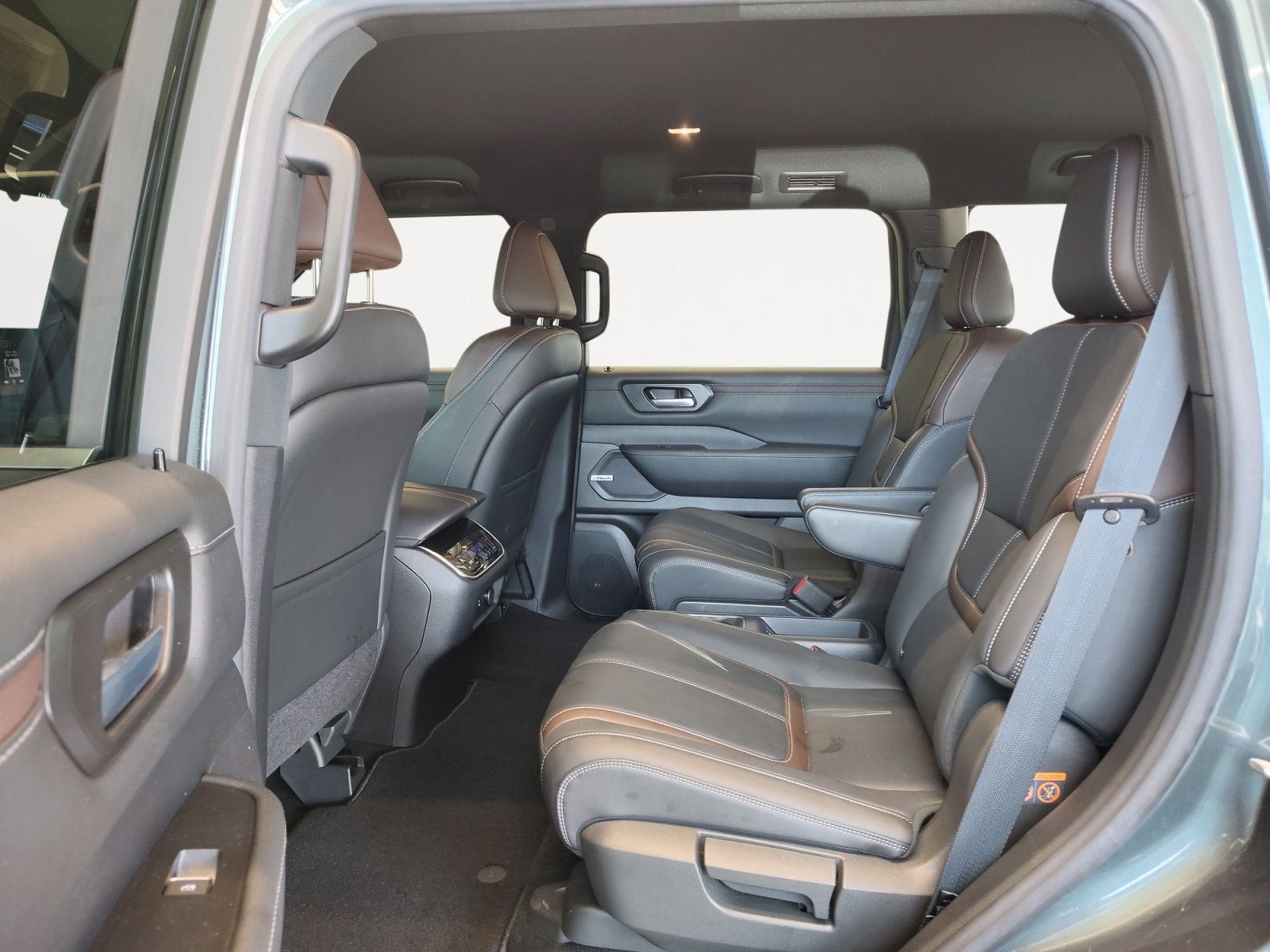Used 2026 Nissan Armada SL w/ Captain's Chari Seat Package RWD image 25