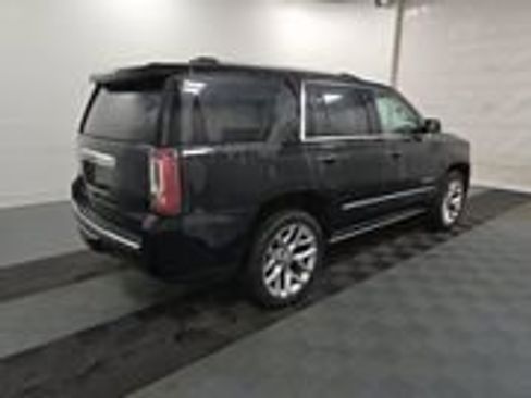 Used 2020 GMC Yukon Denali w/ Denali Premium Package image 3