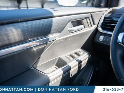 Used 2025 GMC Acadia Elevation image 17