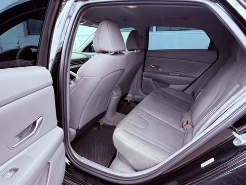 Used 2020 Hyundai Elantra Value Edition FWD image 9