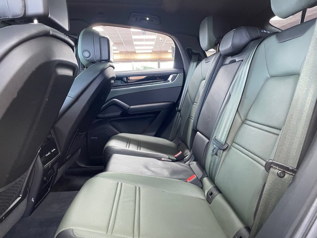 Used 2025 Porsche Cayenne S AWD/4WD image 22