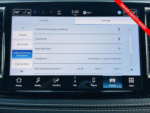 Used 2024 Chrysler Pacifica Limited image 10