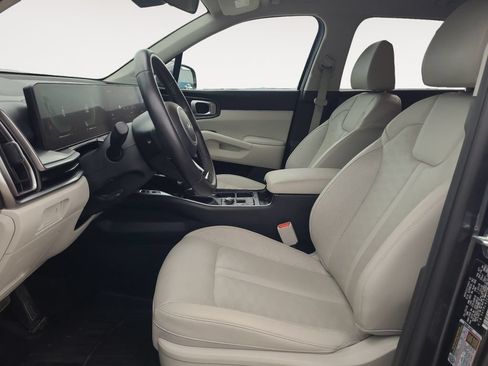 Used 2025 Kia Sorento S FWD image 9