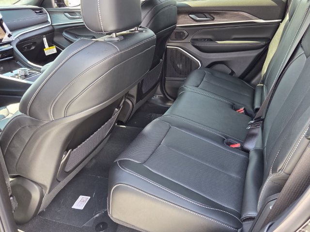 New 2027 Jeep Grand Cherokee Limited AWD/4WD image 12