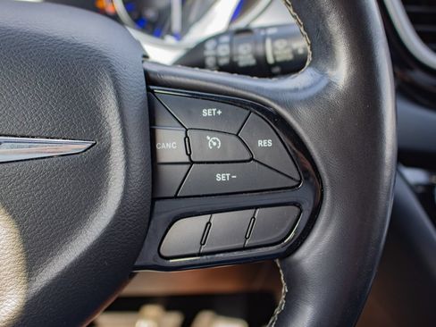 Used 2020 Chrysler Pacifica Touring-L Plus w/ S Appearance Package FWD image 24