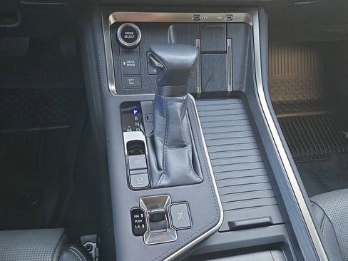 Used 2024 Lexus GX 550 image 26