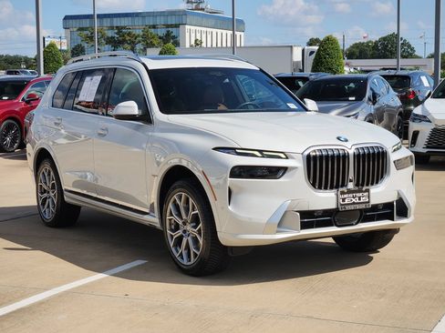 Used 2023 BMW X7 xDrive40i w/ Executive Package AWD/4WD image 3