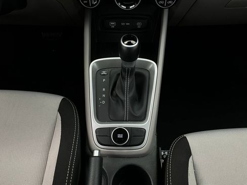 Used 2025 Hyundai Venue SEL image 14