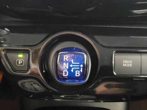 Used 2016 Toyota Prius Three Touring FWD image 18