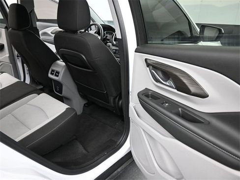 Used 2024 GMC Terrain SLE image 19