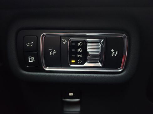 Used 2024 Lincoln Nautilus Reserve w/ Equipment Group 202A image 11