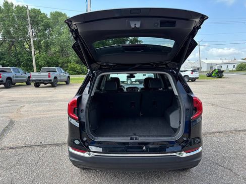 Used 2024 GMC Terrain SLT image 8