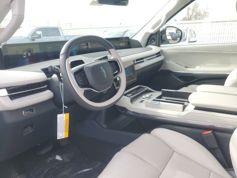 New 2026 Lincoln Navigator Reserve image 11