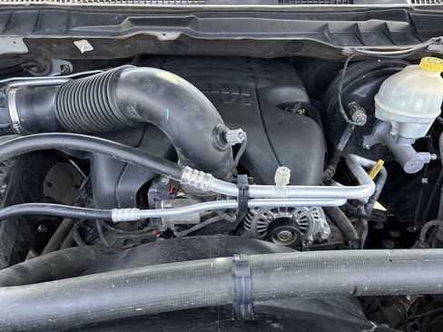 Used 2016 RAM 1500 Classic SLT AWD/4WD image 17