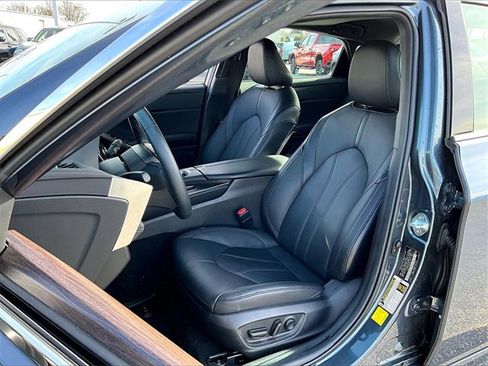 Used 2022 Toyota Avalon XLE image 10