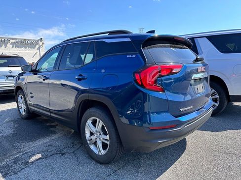 Used 2020 GMC Terrain SLE w/ Driver Convenience Package AWD/4WD image 3