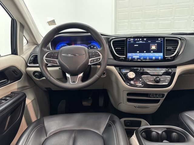 Used 2023 Chrysler Pacifica Touring-L FWD image 20