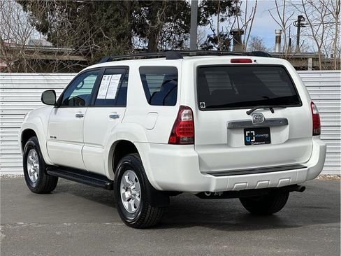 Used 2007 Toyota 4Runner SR5 AWD/4WD image 3