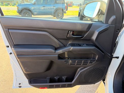 Used 2024 Toyota Tacoma SR image 14