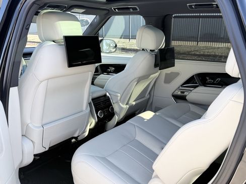 Used 2023 Land Rover Range Rover Long Wheelbase Autobiography image 9