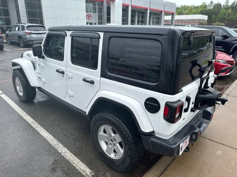 Used 2020 Jeep Wrangler Unlimited Sahara image 3