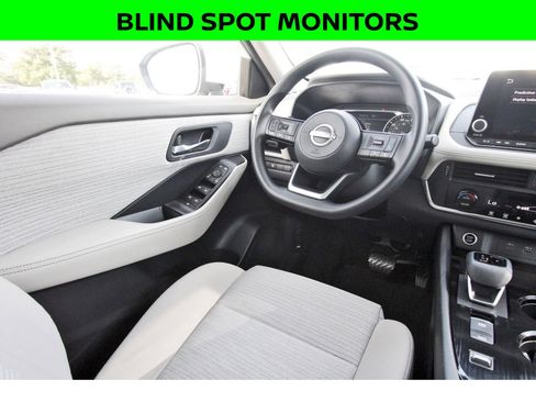 Used 2023 Nissan Rogue SV image 7