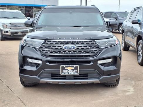 Used 2022 Ford Explorer XLT w/ Equipment Group 202A image 2