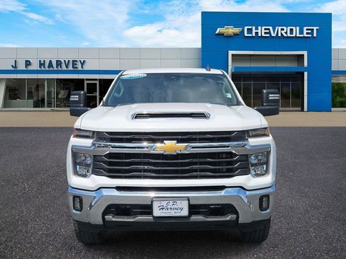 Used 2024 Chevrolet Silverado 2500 LT image 2