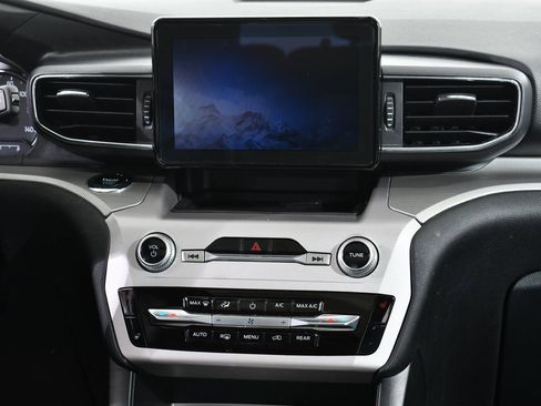 Used 2023 Ford Explorer XLT w/ Equipment Group 202A image 9