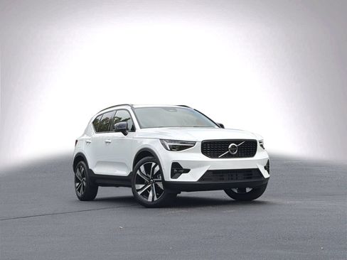 Used 2026 Volvo XC40 B5 Ultra w/ Protection Package Premier AWD/4WD image 2