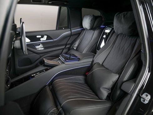 Used 2024 Mercedes-Benz Maybach GLS 600 4MATIC image 5