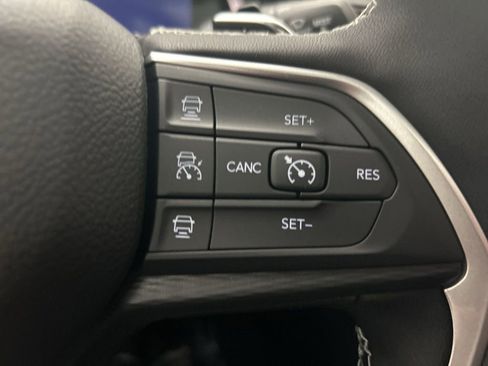 New 2025 Jeep Grand Cherokee Altitude image 33