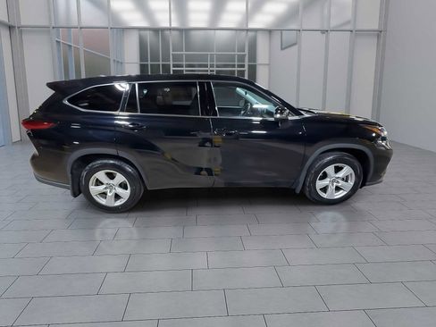 Certified 2022 Toyota Highlander LE image 9