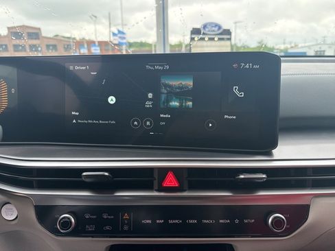 Used 2025 Kia Sorento S image 35