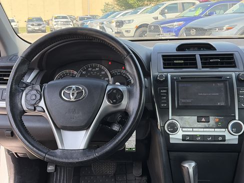 Used 2014 Toyota Camry SE FWD image 18