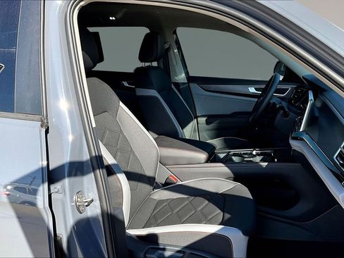 New 2026 Volkswagen Atlas Peak Edition image 10