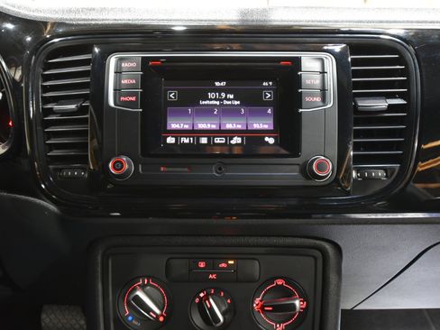 Used 2019 Volkswagen Beetle 2.0T S image 20