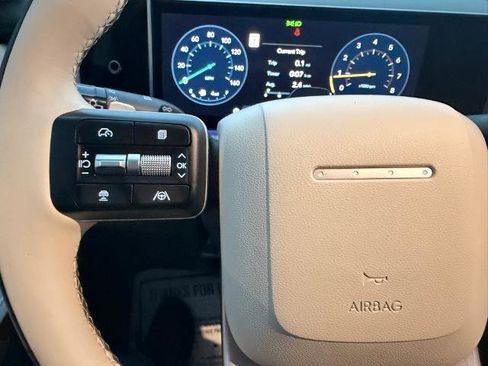 Used 2025 Hyundai Santa Fe Calligraphy image 17