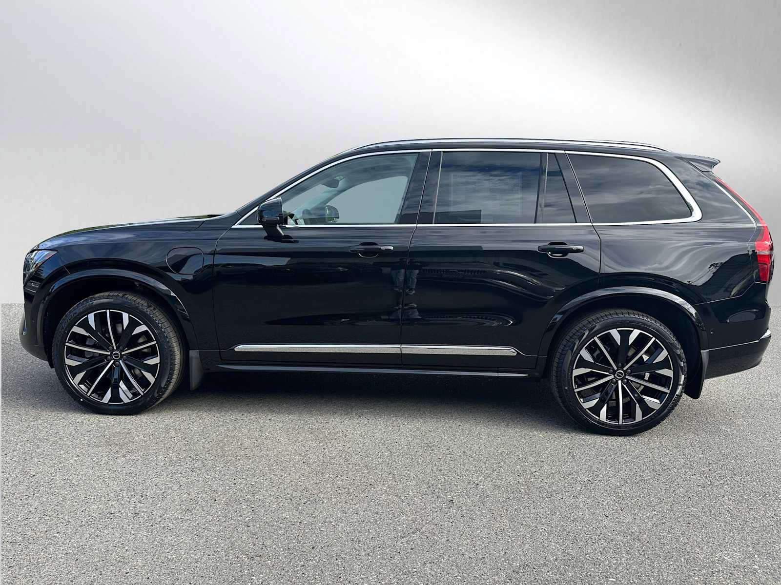 New 2026 Volvo XC90 T8 Plus w/ Protection Package AWD/4WD image 6