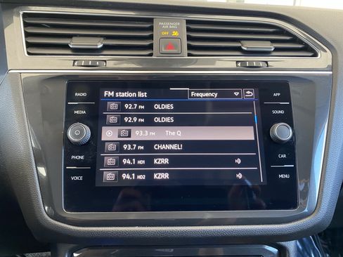 Certified 2023 Volkswagen Tiguan SE FWD image 3