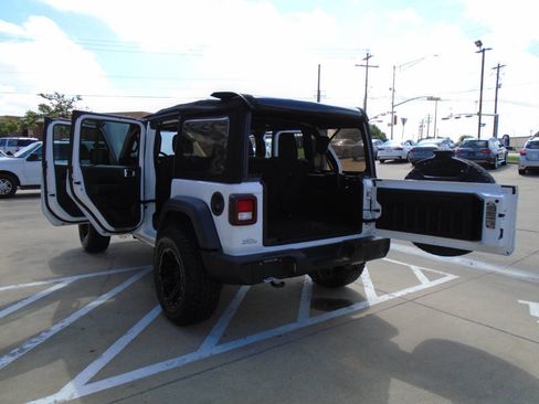 Used 2018 Jeep Wrangler Unlimited Sport S AWD/4WD image 22